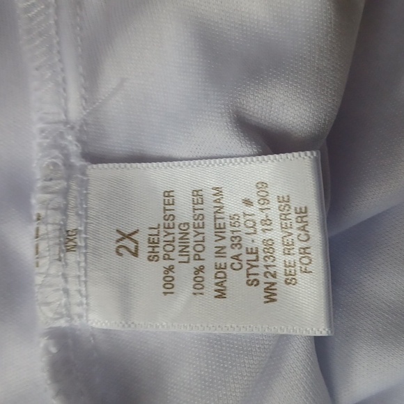 4/$30 Dainty White Floral Layered Blouse - Size 2X - Picture 7 of 7